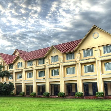 Country Roads Hotel Hāora Екстериор снимка