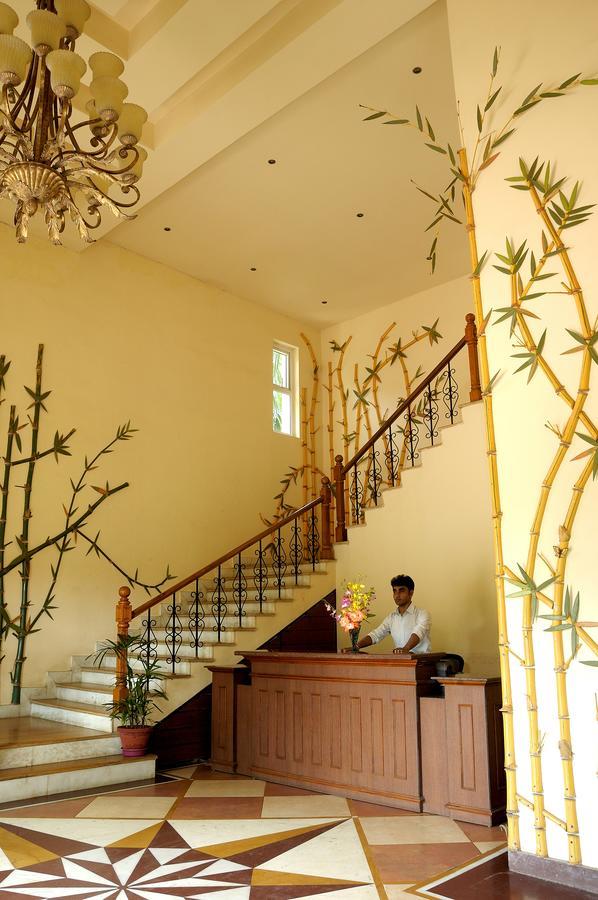 Country Roads Hotel Hāora Екстериор снимка